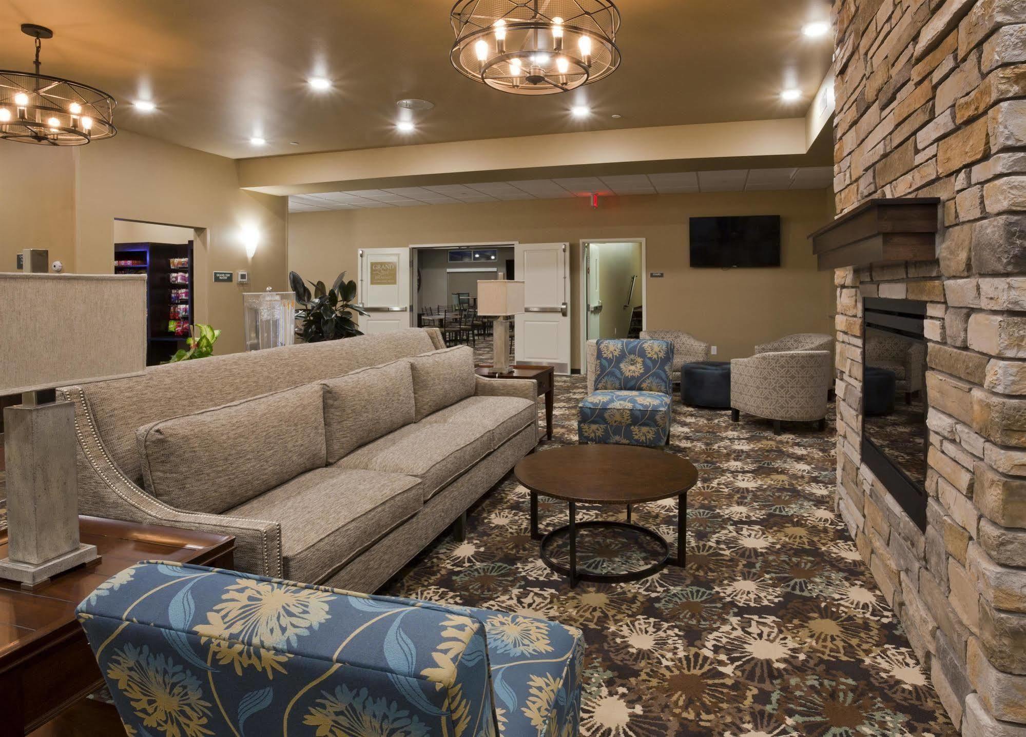 Grandstay Hotel & Suites Valley City エクステリア 写真