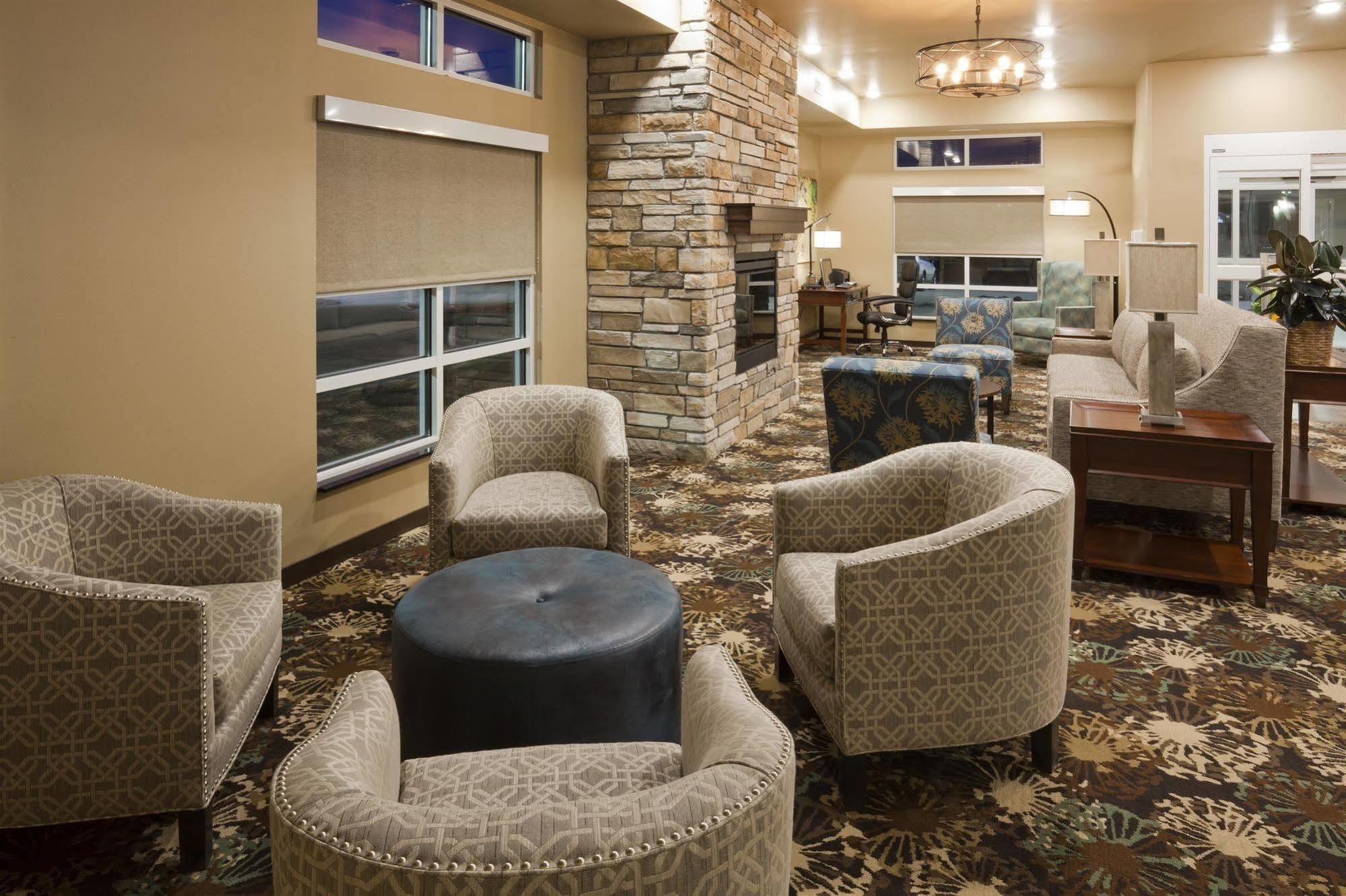 Grandstay Hotel & Suites Valley City エクステリア 写真