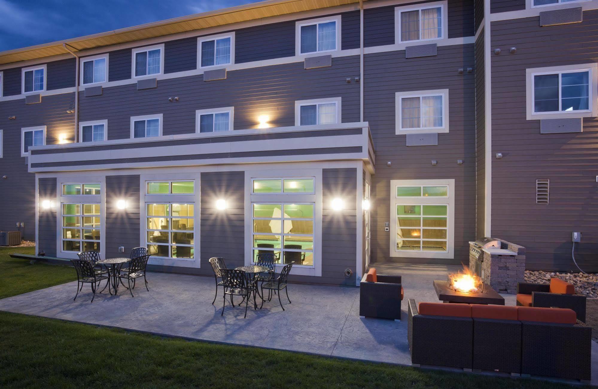 Grandstay Hotel & Suites Valley City エクステリア 写真
