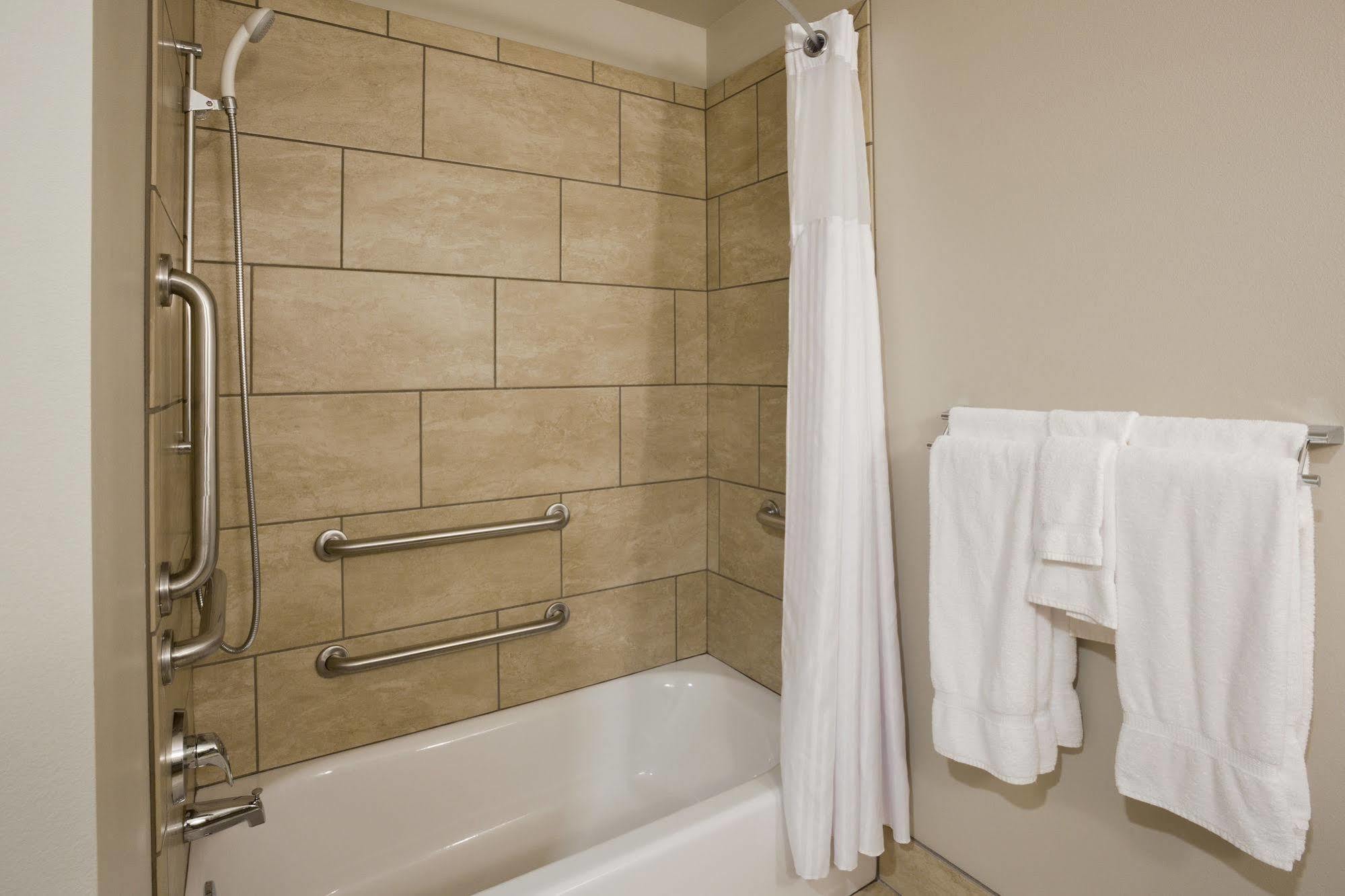 Grandstay Hotel & Suites Valley City エクステリア 写真
