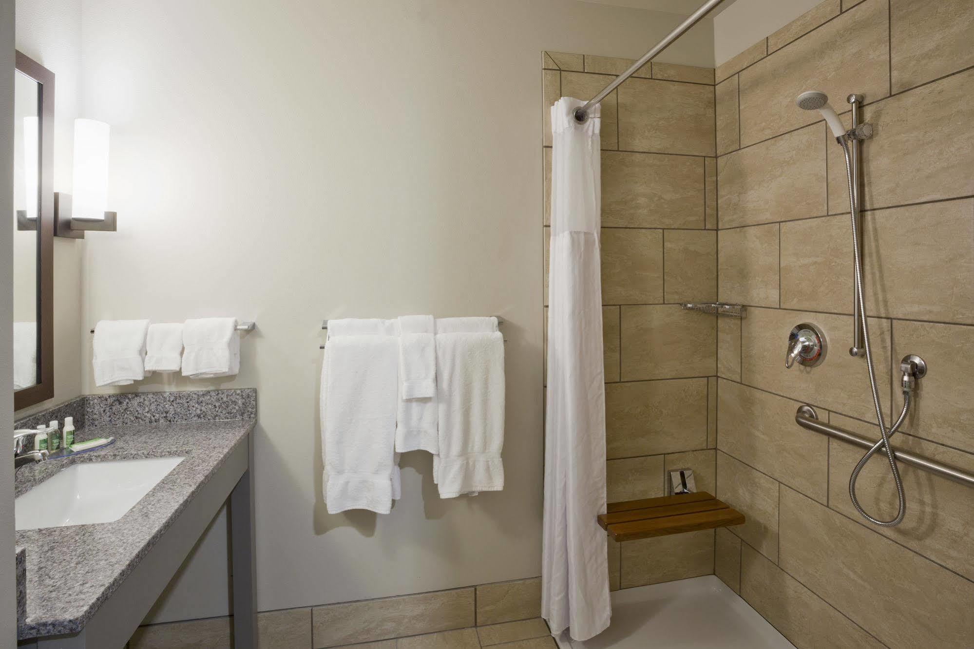 Grandstay Hotel & Suites Valley City エクステリア 写真