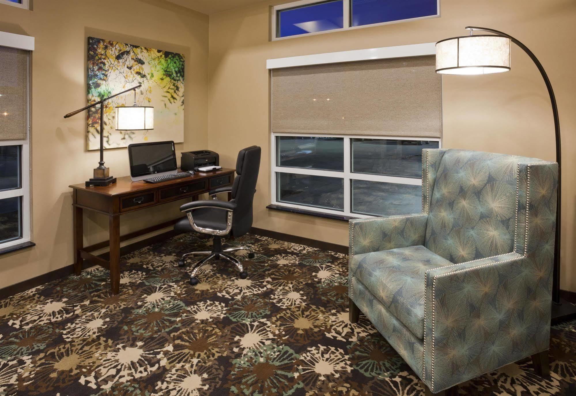 Grandstay Hotel & Suites Valley City エクステリア 写真