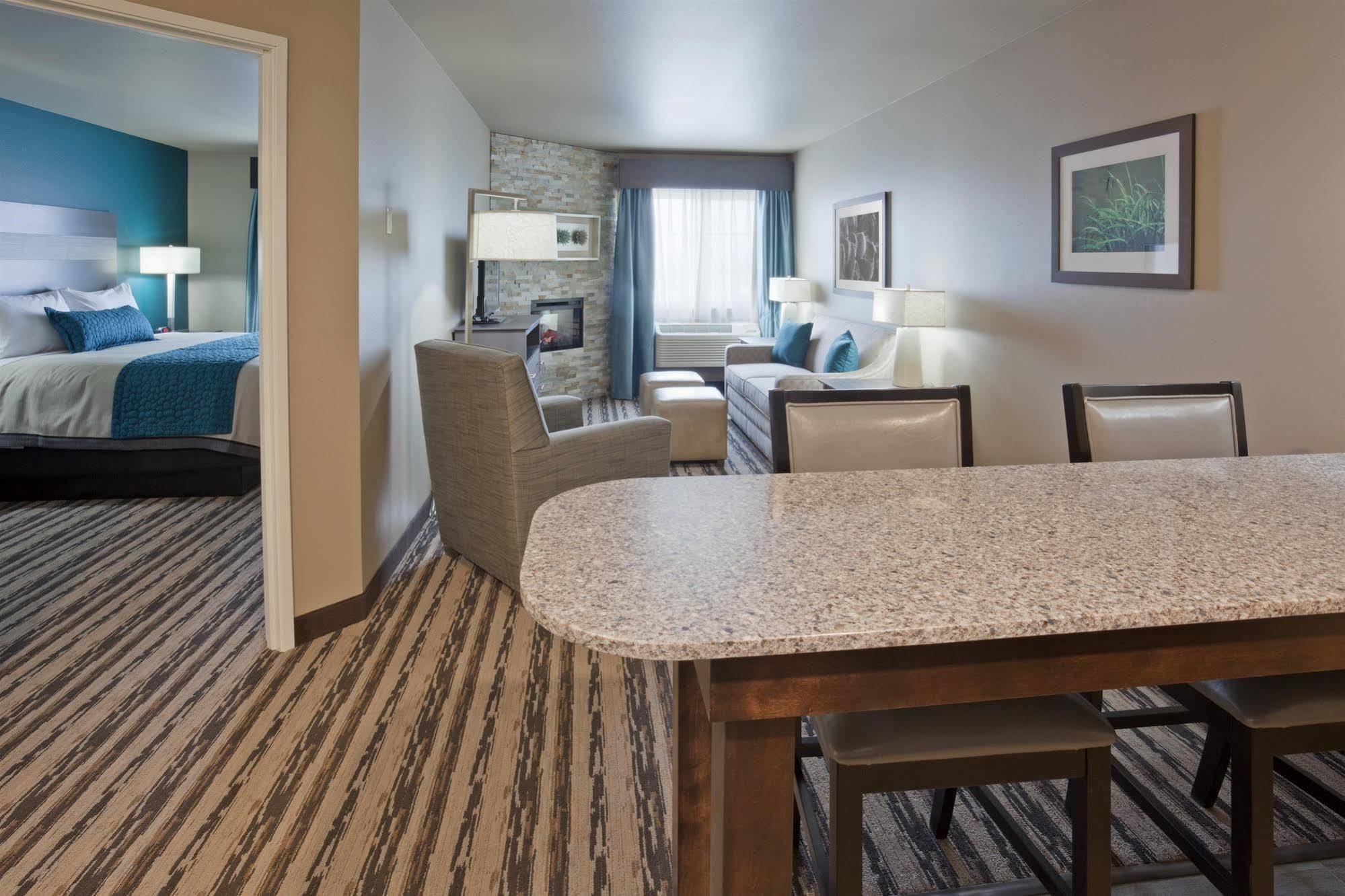 Grandstay Hotel & Suites Valley City エクステリア 写真