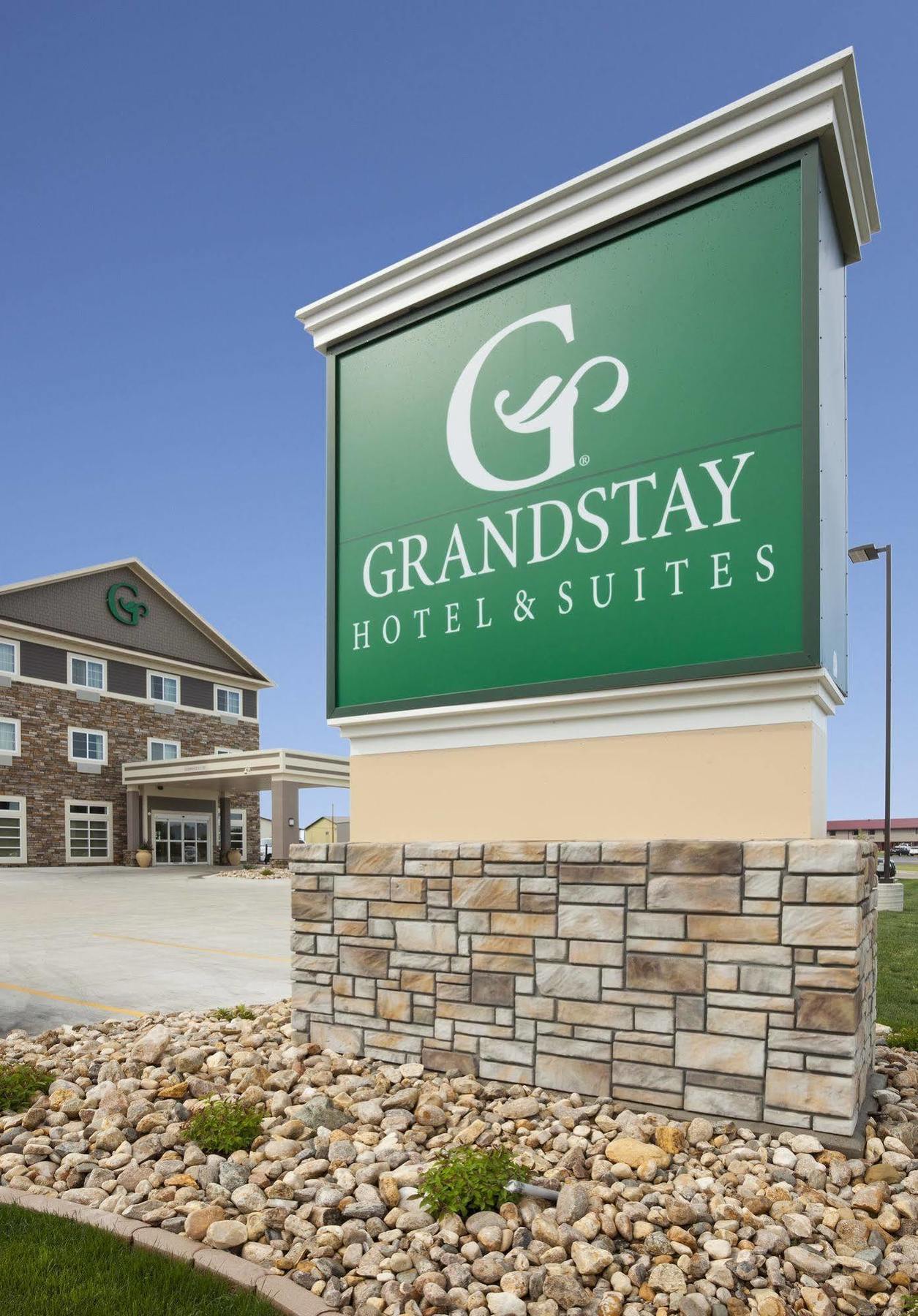 Grandstay Hotel & Suites Valley City エクステリア 写真