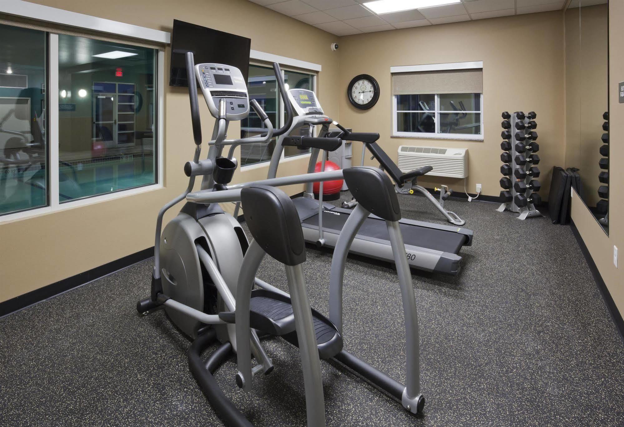 Grandstay Hotel & Suites Valley City エクステリア 写真