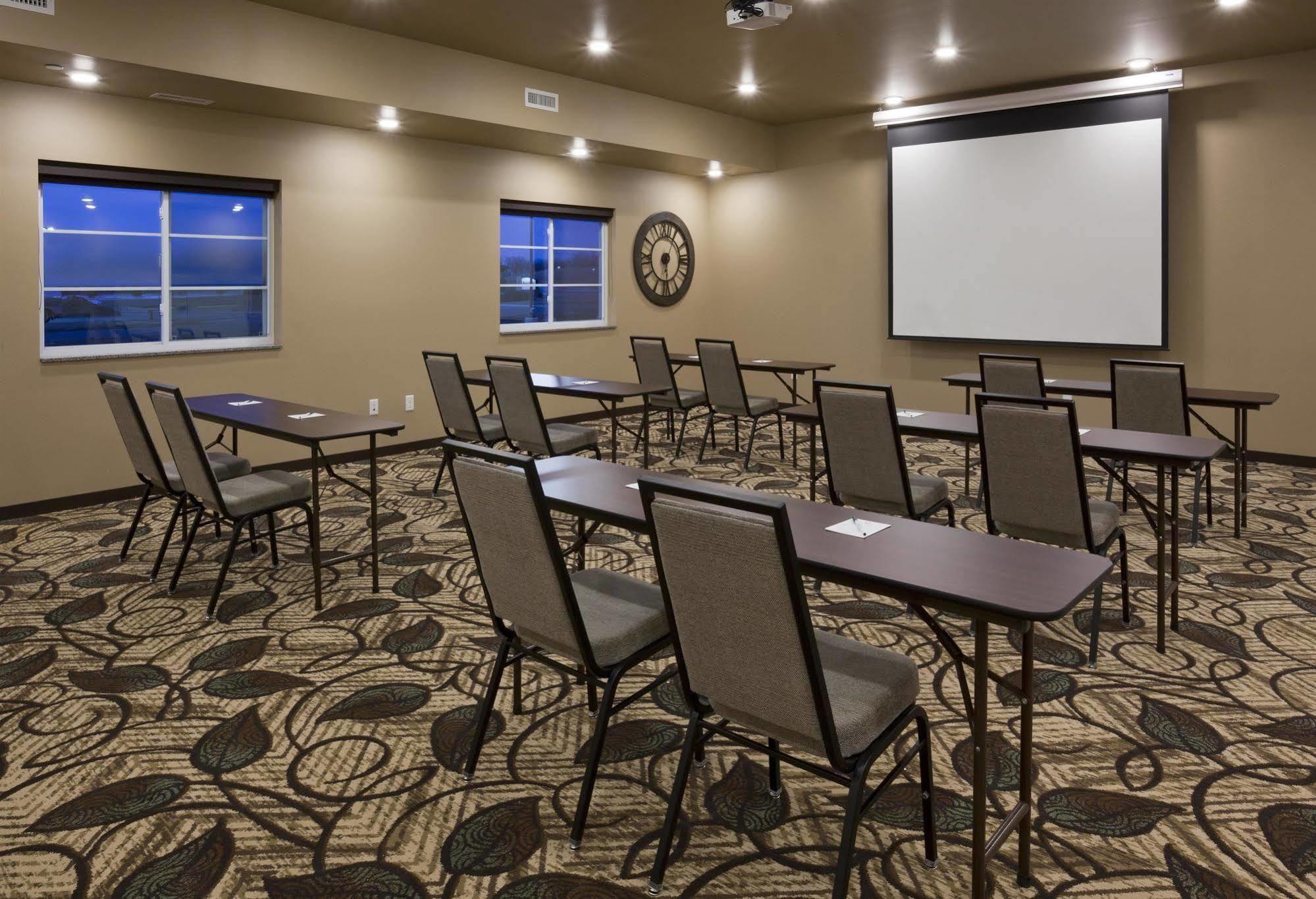 Grandstay Hotel & Suites Valley City エクステリア 写真