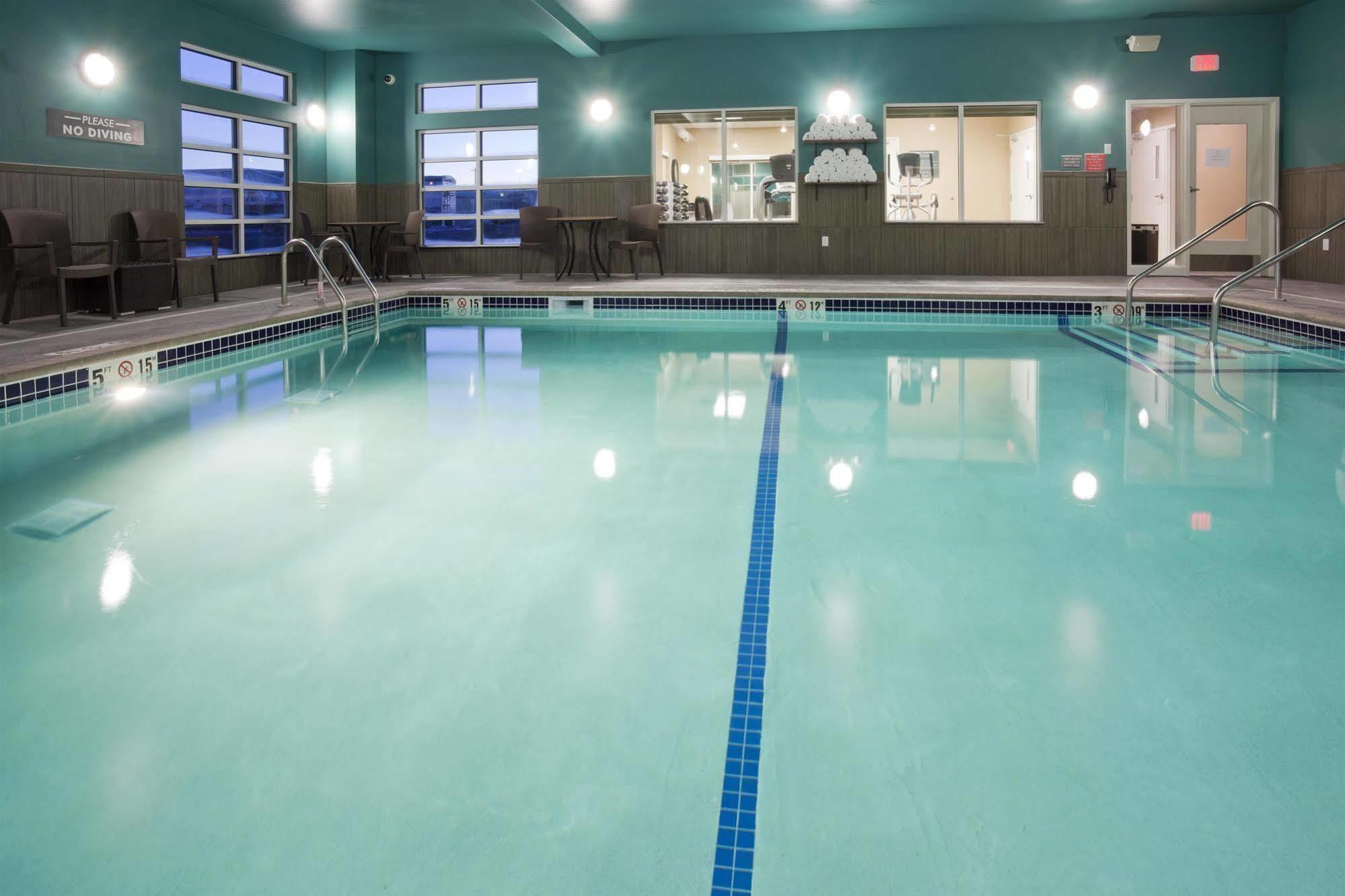 Grandstay Hotel & Suites Valley City エクステリア 写真