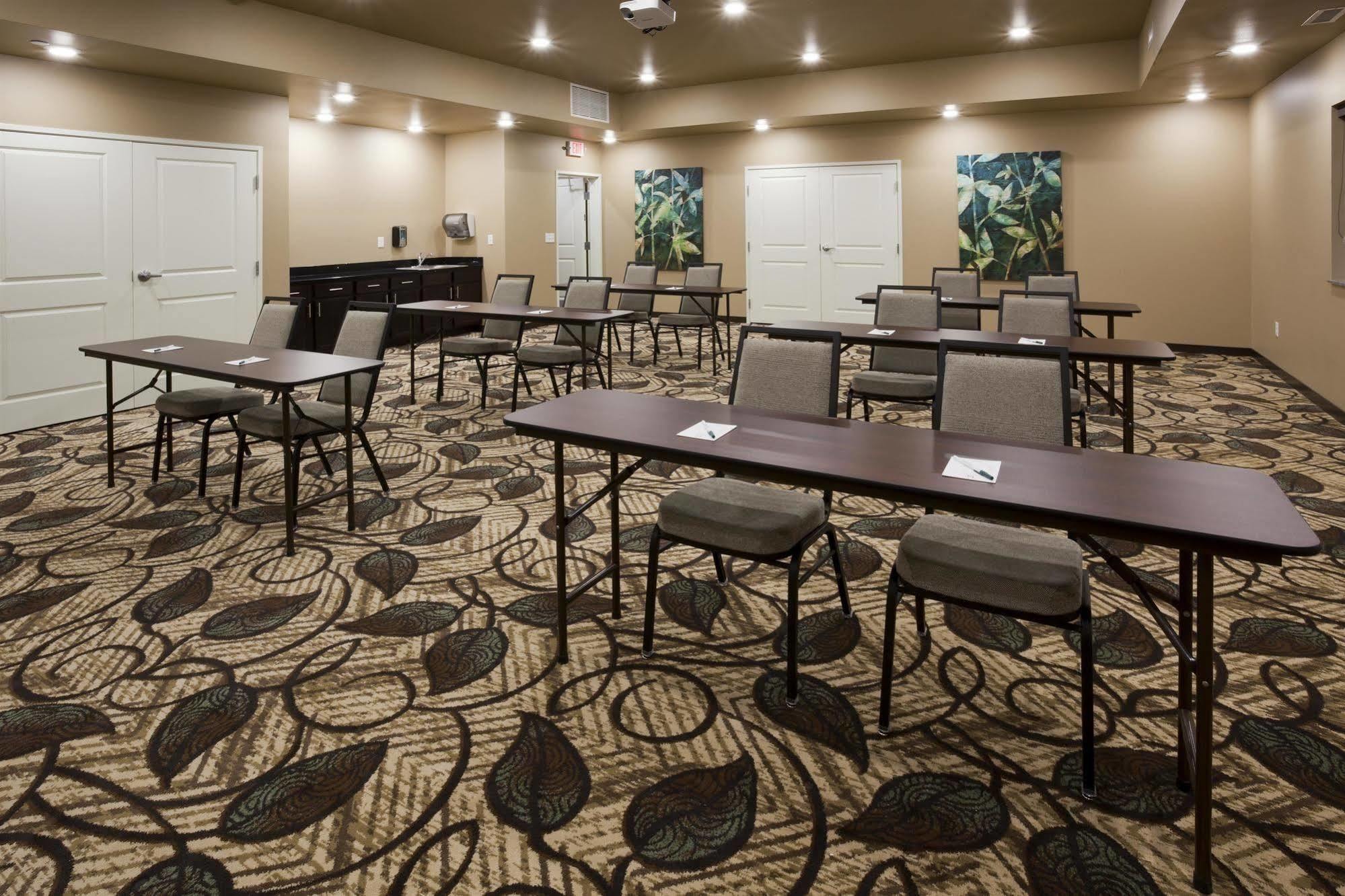 Grandstay Hotel & Suites Valley City エクステリア 写真