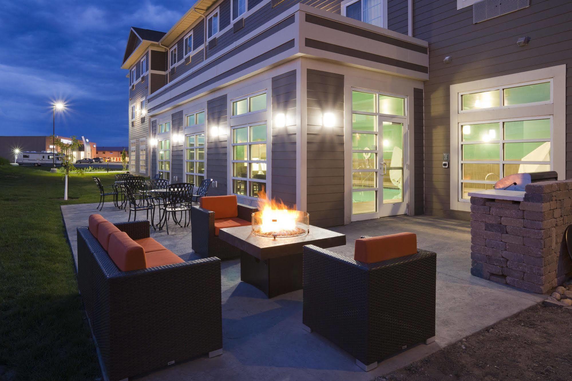 Grandstay Hotel & Suites Valley City エクステリア 写真