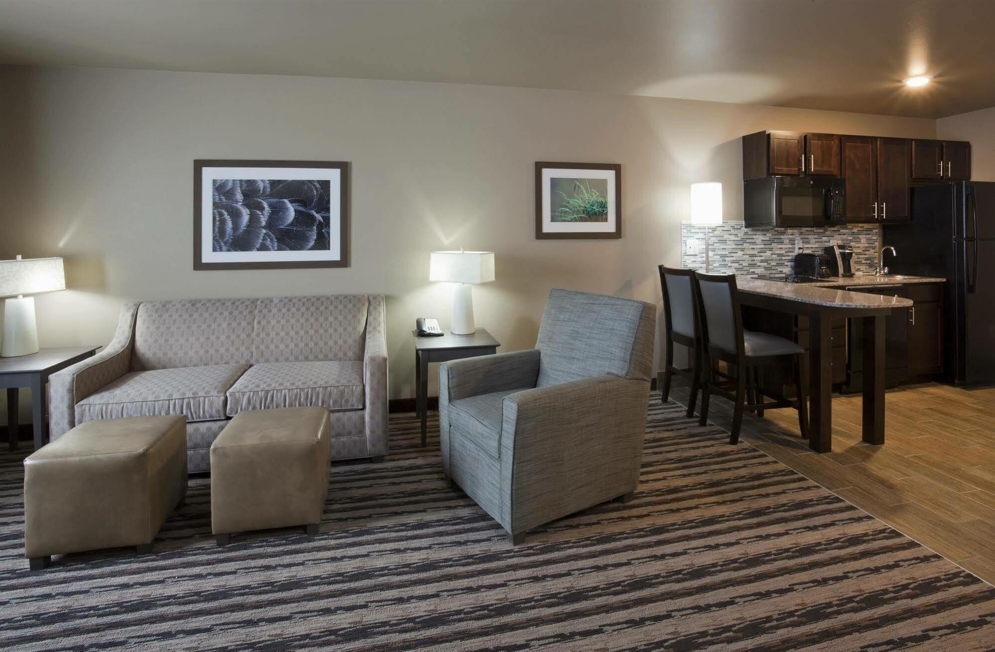 Grandstay Hotel & Suites Valley City エクステリア 写真